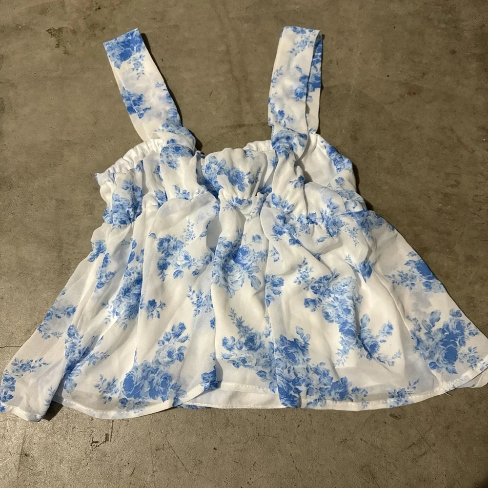 Elegant White and Blue Floral Women's Blouse - Picture 2 of 3
